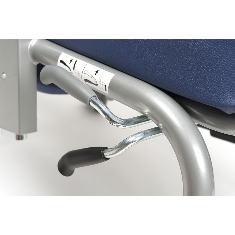 NORMANDIE 2F fotel geriatryczny z niezależną regulacją kąta oparcia i łydek