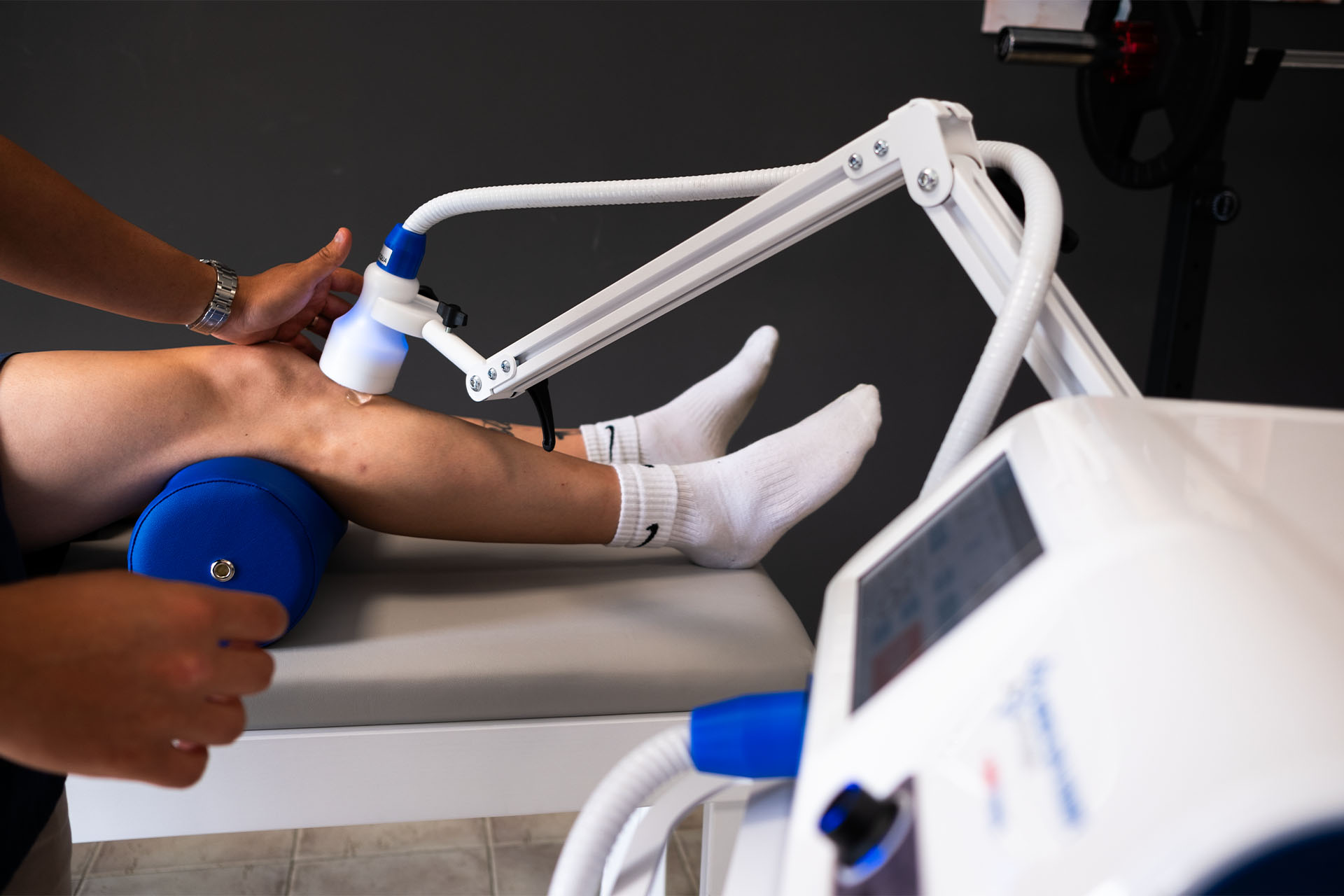 Terapia krioultradźwiękami a zapalenie ścięgien u sportowców: ocena porównawcza w porównaniu z laserami i terapią tecar 